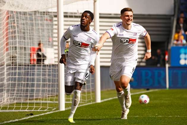 31.03.2024, xavx, Fussball 2.Bundesliga, SV Wehen Wiesbaden - VfL Osnabrück emspor, v.l. Christian Conteh (VfL Osnabrück) celebrate the goal, Der Torjubel zum 0:1 (DFL DFB REGULATIONS PROHIBIT ANY USE OF PHOTOGRAPHS as IMAGE SEQUENCES and or QUASI-VIDEO) Wiesbaden