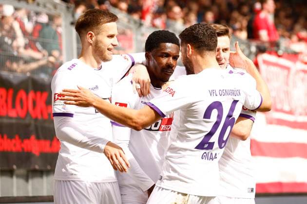 31.03.2024, xavx, Fussball 2.Bundesliga, SV Wehen Wiesbaden - VfL Osnabrück emspor, v.l. Christian Conteh (VfL Osnabrück) celebrate the goal, Der Torjubel zum 0:1 (DFL DFB REGULATIONS PROHIBIT ANY USE OF PHOTOGRAPHS as IMAGE SEQUENCES and or QUASI-VIDEO) Wiesbaden