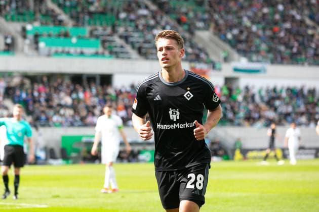 Fußball I Herren I Saison 2023-2024 I 2. Bundesliga I 27. Spieltag I SpVgg Greuther Fürth - Hamburger SV I 31.03.2024 Miro Muheim (28, Hamburger SV) im Fokus. Fürth Sportpark Ronhof Bayern Deutschland