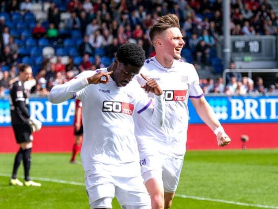 Christian Joe Conteh (VfL Osnabrueck, 17) bejubelt mit Erik Engelhardt (VfL Osnabrueck, 09) sein Tor zum 0:1, GER, SV Wehen Wiesbaden vs. VfL Osnabrueck, Fussball, 2. Bundesliga, 27. Spieltag, Spielzeit 2023 2024, 31.03.2024 DFL REGULATIONS PROHIBIT ANY USE OF PHOTOGRAPHS AS IMAGE SEQUENCES AND OR QUASI-VIDEO GER, SV Wehen Wiesbaden vs. VfL Osnabrueck, Fussball, 2. Bundesliga, 27. Spieltag, Spielzeit 2023 2024, 31.03.2024 Wiesbaden