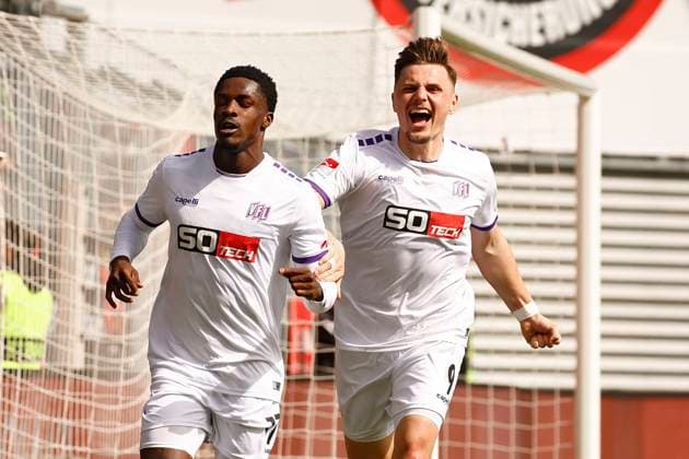 31.03.2024, xavx, Fussball 2.Bundesliga, SV Wehen Wiesbaden - VfL Osnabrück emspor, v.l. Christian Conteh (VfL Osnabrück) celebrate the goal, Der Torjubel zum 0:1 (DFL DFB REGULATIONS PROHIBIT ANY USE OF PHOTOGRAPHS as IMAGE SEQUENCES and or QUASI-VIDEO) Wiesbaden