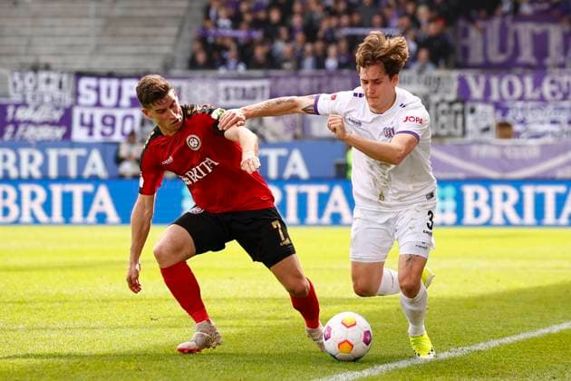 31.03.2024, xavx, Fussball 2.Bundesliga, SV Wehen Wiesbaden - VfL Osnabrück emspor, v.l. Robin Heußer (SV Wehen Wiesbaden), Florian Kleinhansl (VfL Osnabrück) (DFL DFB REGULATIONS PROHIBIT ANY USE OF PHOTOGRAPHS as IMAGE SEQUENCES and or QUASI-VIDEO) Wiesbaden