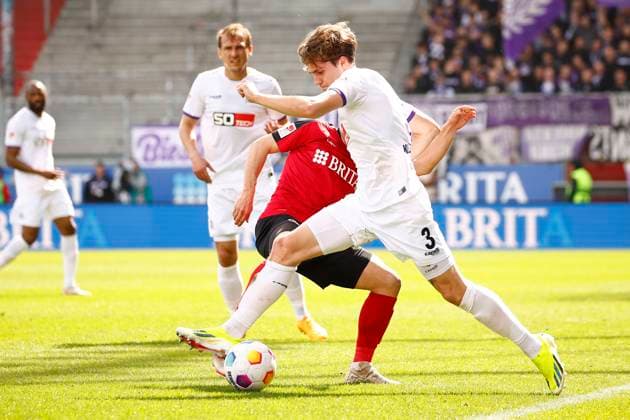 31.03.2024, xavx, Fussball 2.Bundesliga, SV Wehen Wiesbaden - VfL Osnabrück emspor, v.l. Florian Kleinhansl (VfL Osnabrück), Robin Heußer (SV Wehen Wiesbaden) (DFL DFB REGULATIONS PROHIBIT ANY USE OF PHOTOGRAPHS as IMAGE SEQUENCES and or QUASI-VIDEO) Wiesbaden