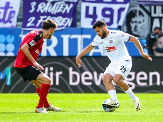 Gino Fechner (SV Wehen Wiesbaden, 6) im Zweikampf mit Dave Gnaase (VfL Osnabrueck, 26), GER, SV Wehen Wiesbaden vs. VfL Osnabrueck, Fussball, 2. Bundesliga, 27. Spieltag, Spielzeit 2023 2024, 31.03.2024 DFL REGULATIONS PROHIBIT ANY USE OF PHOTOGRAPHS AS IMAGE SEQUENCES AND OR QUASI-VIDEO GER, SV Wehen Wiesbaden vs. VfL Osnabrueck, Fussball, 2. Bundesliga, 27. Spieltag, Spielzeit 2023 2024, 31.03.2024 Wiesbaden