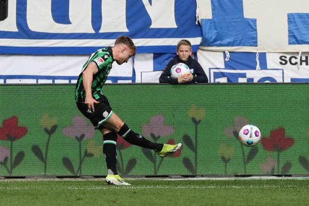 Torschütze Jannik Dehm (Hannover 96,20) trifft zum 0-1 - 2. Fußball Bundesliga Saison 2023-2024 1. FC Magdeburg vs. Hannover 96 in der MDCC Arena in Magdeburg - Aktion,Fußball,Mann,Männer,Deutschland,31.03.2024