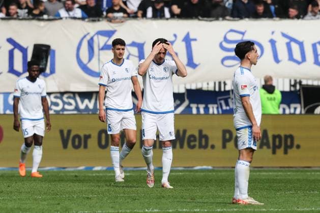 Jean Hugonet (1. FC Magdeburg,24) mit Daniel Elfadli (1. FC Magdeburg,6) und Jason Ceka (1. FC Magdeburg,10) nach dem Tor von Torschütze Jannik Dehm (Hannover 96,20) der zum 0-1 trifft - 2. Fußball Bundesliga Saison 2023-2024 1. FC Magdeburg vs. Hannover 96 in der MDCC Arena in Magdeburg - Aktion,Fußball,Mann,Männer,Deutschland,31.03.2024