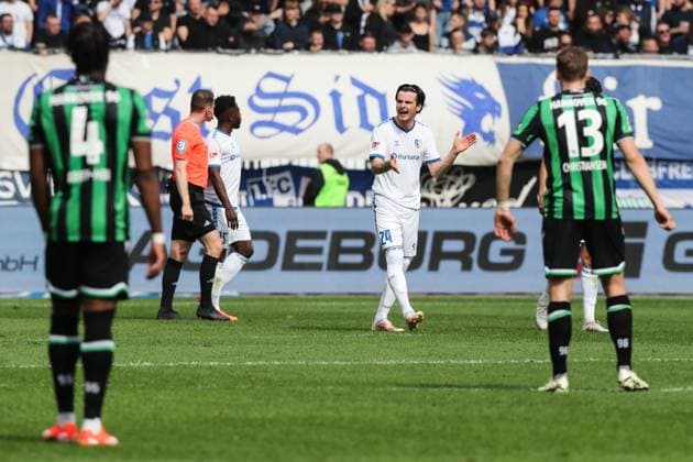 Jean Hugonet (1. FC Magdeburg,24) nach dem Tor von Torschütze Jannik Dehm (Hannover 96,20) der zum 0-1 trifft - 2. Fußball Bundesliga Saison 2023-2024 1. FC Magdeburg vs. Hannover 96 in der MDCC Arena in Magdeburg - Aktion,Fußball,Mann,Männer,Deutschland,31.03.2024