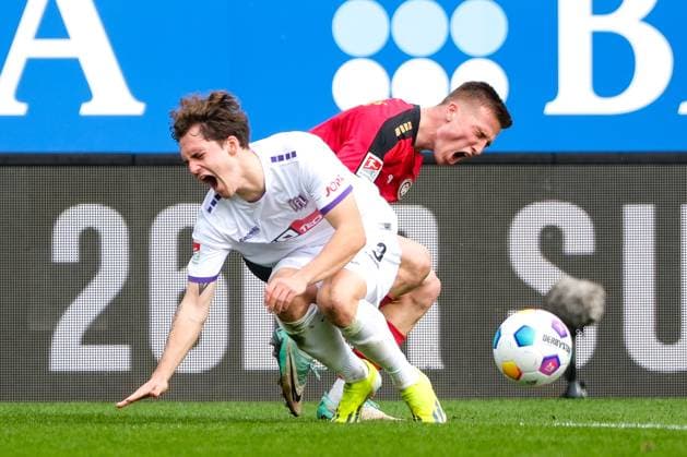 Florian Kleinhansl (VfL Osnabrueck, 03) im Zweikampf mit Franko Kovacevic (SV Wehen Wiesbaden, 14), GER, SV Wehen Wiesbaden vs. VfL Osnabrueck, Fussball, 2. Bundesliga, 27. Spieltag, Spielzeit 2023 2024, 31.03.2024 DFL REGULATIONS PROHIBIT ANY USE OF PHOTOGRAPHS AS IMAGE SEQUENCES AND OR QUASI-VIDEO GER, SV Wehen Wiesbaden vs. VfL Osnabrueck, Fussball, 2. Bundesliga, 27. Spieltag, Spielzeit 2023 2024, 31.03.2024 Wiesbaden