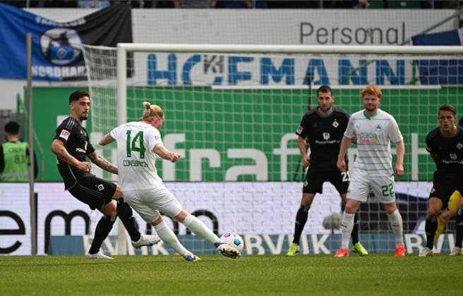 31.03.2024, xjhx, Fussball 2.Bundesliga, Spvgg Greuther Fuerth - Hamburger SV emspor, v.l. Jomaine Consbuch (Spvgg. Greuther Fuerth) celebrate the goal, Der Torjubel zum 1:1 (DFL DFB REGULATIONS PROHIBIT ANY USE OF PHOTOGRAPHS as IMAGE SEQUENCES and or QUASI-VIDEO) Fuerth