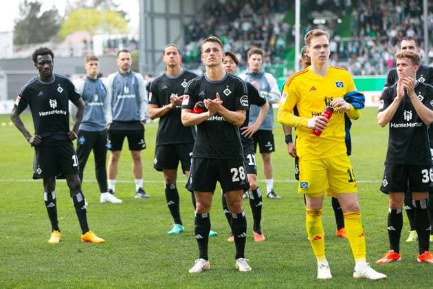 Fußball I Herren I Saison 2023-2024 I 2. Bundesliga I 27. Spieltag I SpVgg Greuther Fürth - Hamburger SV I 31.03.2024 Miro Muheim (28, Hamburger SV) enttäuscht. Fürth Sportpark Ronhof Bayern Deutschland