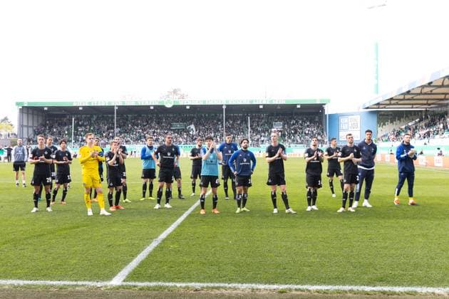 Fußball I Herren I Saison 2023-2024 I 2. Bundesliga I 27. Spieltag I SpVgg Greuther Fürth - Hamburger SV I 31.03.2024 Hamburger SV bei den Fans. Fürth Sportpark Ronhof Bayern Deutschland