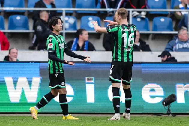 Torjubel - Torschütze Sei Muroya (Hannover 96,21) trifft zum 0-2 mit Havard Nielsen (Hannover 96,16) - 2. Fußball Bundesliga Saison 2023-2024 1. FC Magdeburg vs. Hannover 96 in der MDCC Arena in Magdeburg - Aktion,Fußball,Mann,Männer,Deutschland,31.03.2024