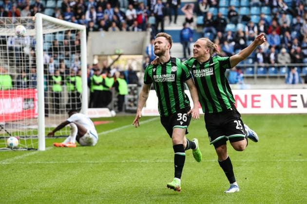 Torjubel - Torschütze Cedric Teuchert (Hannover 96,36) trifft zum 0-3 mit Lars Timo Gindorf (Hannover 96,25) - 2. Fußball Bundesliga Saison 2023-2024 1. FC Magdeburg vs. Hannover 96 in der MDCC Arena in Magdeburg - Aktion,Fußball,Mann,Männer,Deutschland,31.03.2024