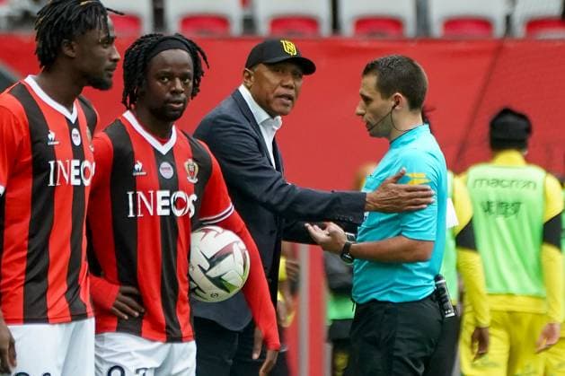 Antoine Kambouare (entraineur de FC Nantes) - Bastien Dechepy (arbitre) FOOTBALL : OGC Nice vs FC Nantes- Ligue 1 Uber Eats - Nice - 31 03 2024 NorbertScanella Panoramic 