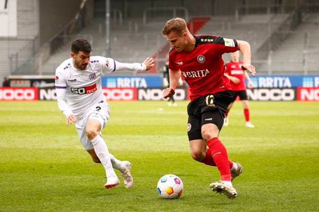 31.03.2024, xavx, Fussball 2.Bundesliga, SV Wehen Wiesbaden - VfL Osnabrück emspor, v.l. Athanasios Androutsos (VfL Osnabrück), Florian Carstens (SV Wehen Wiesbaden) (DFL DFB REGULATIONS PROHIBIT ANY USE OF PHOTOGRAPHS as IMAGE SEQUENCES and or QUASI-VIDEO) Wiesbaden