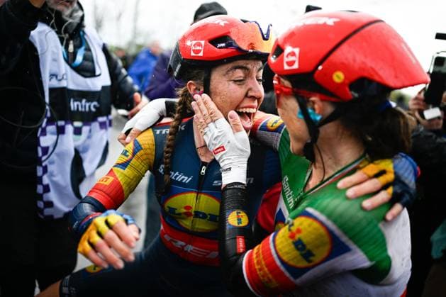 Bilder des Jahres 2024, Sport 03 März Sport Themen der Woche KW13 Dutch Shirin Van Anrooij of Lidl-Trek and Italian Elisa Longo Borghini of Lidl-Trek celebrate after winning the women s race of the Ronde van Vlaanderen Tour des Flandres Tour of Flanders one day cycling event, 163km with start and finish in Oudenaarde, Sunday 31 March 2024. JASPERxJACOBS  x90142747x