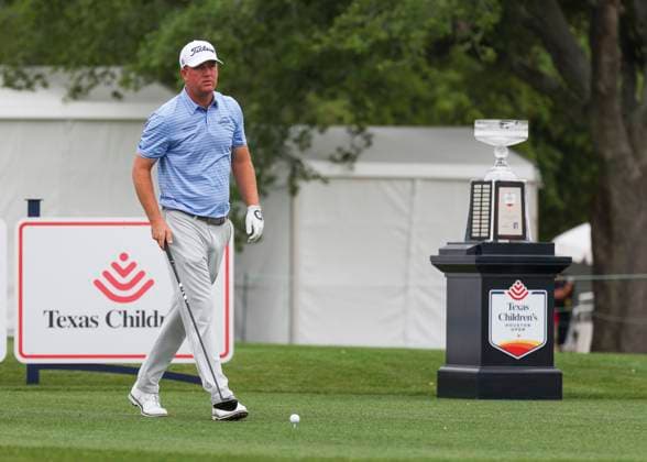 HOUSTON, TX - MARCH 31: Tom Hoge (USA) approaches his tee shot on 1 during the final round of the PGA, Golf Herren Texas Children™s Houston Open at Memorial Park Golf Course on March 31, 2024 in Houston, Texas. (Photo by Leslie Plaza Johnson Icon Sportswire) GOLF: MAR 31 PGA Texas Children s Houston Open EDITORIAL USE ONLY Icon240331010