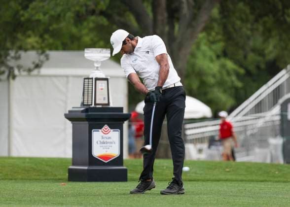 HOUSTON, TX - MARCH 31: Aaron Rai (ENG) this his tee shot on 1 during the final round of the PGA, Golf Herren Texas Children™s Houston Open at Memorial Park Golf Course on March 31, 2024 in Houston, Texas. (Photo by Leslie Plaza Johnson Icon Sportswire) GOLF: MAR 31 PGA Texas Children s Houston Open EDITORIAL USE ONLY Icon240331015