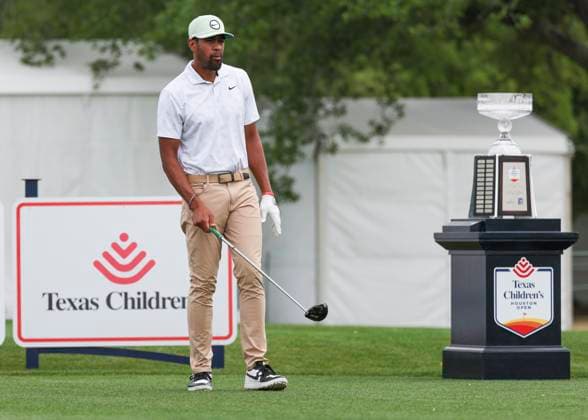 HOUSTON, TX - MARCH 31: Tony Finau (USA) studies his tee shot on 1 during the final round of the PGA, Golf Herren Texas Children™s Houston Open at Memorial Park Golf Course on March 31, 2024 in Houston, Texas. (Photo by Leslie Plaza Johnson Icon Sportswire) GOLF: MAR 31 PGA Texas Children s Houston Open EDITORIAL USE ONLY Icon240331024