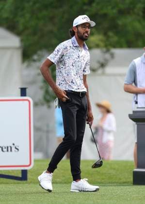 HOUSTON, TX - MARCH 31: Akshay Bhatia (USA) approaches the tee on 1 during the final round of the PGA, Golf Herren Texas Children™s Houston Open at Memorial Park Golf Course on March 31, 2024 in Houston, Texas. (Photo by Leslie Plaza Johnson Icon Sportswire) GOLF: MAR 31 PGA Texas Children s Houston Open EDITORIAL USE ONLY Icon240331031
