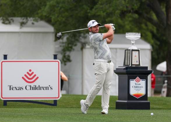 HOUSTON, TX - MARCH 31: Alejandro Tosti (ARG) studies his tee shot on 1 during the final round of the PGA, Golf Herren Texas Children™s Houston Open at Memorial Park Golf Course on March 31, 2024 in Houston, Texas. (Photo by Leslie Plaza Johnson Icon Sportswire) GOLF: MAR 31 PGA Texas Children s Houston Open EDITORIAL USE ONLY Icon240331051