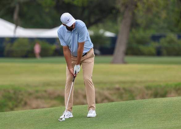 HOUSTON, TX - MARCH 31: Scottie Scheffler (USA) prepares to his his putt on 1 during the final round of the PGA, Golf Herren Texas Children™s Houston Open at Memorial Park Golf Course on March 31, 2024 in Houston, Texas. (Photo by Leslie Plaza Johnson Icon Sportswire) GOLF: MAR 31 PGA Texas Children s Houston Open EDITORIAL USE ONLY Icon240331095