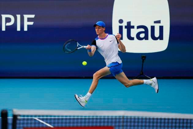 March 31, 2024, Miami, Florida, USA: Jannik Sinner (Italy) hits a forehand against Grigor Dimitrov (Bulgaria) during the finals of the MenÃ¢â‚¬â ¢s Singles at the Miami Open tennis tournament. Sinner won the match 6-3, 6-1. Miami USA - ZUMAd212 20240331_zsp_d212_016 Copyright: xRichardxDolex