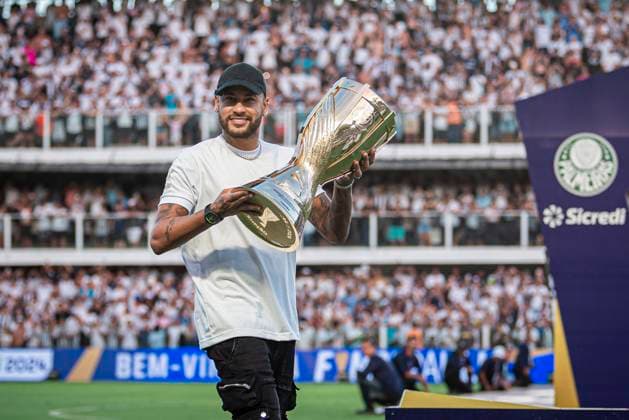 Sport Themen der Woche KW13 Sport Bilder des Tages SANTOS X PALMEIRAS SANTOS, SP - 31.03.2024: SANTOS X PALMEIRAS - Neymar before the match between Santos and Palmeiras, valid for the final match of the 2024 Paulista Football Championship, held at the Urbano Caldeira stadium (Vila Belmiro), south coast of the state of São Paulo, this Sunday, March 31, 2024. (Photo: Anderson Lira Fotoarena) x2516206x  AndersonxLira