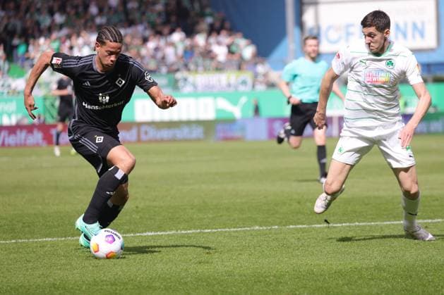 Andras Nemeth, HSV, im Rückrundenspiel der Saison 2023 2024 zwischen SpVgg Greuther Fürth und dem Hamburger Sportverein (1:1) in Fürth; 31 03 2024 -