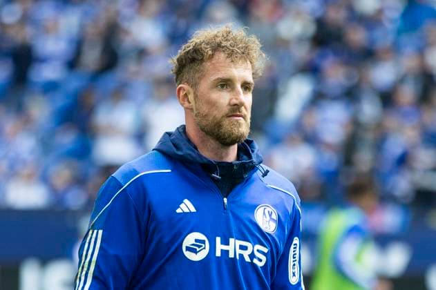 2. Fussball Bundesliga: FC Schalke 04 - Karlsruher SC, 31.03.2024 Ralf Fährmann (FC Schalke 04, 1). 2. Fussball-Bundesliga, FC Schalke 04 - Karlsruher SC, 27. Spieltag, am 31.03.2024, Veltins-Arena, Gelsenkirchen DFL regulations prohibit any use of photographs as image sequences and or quasi-video *** 2 Soccer Bundesliga FC Schalke 04 Karlsruher SC, 31 03 2024 Ralf Fährmann FC Schalke 04, 1 2 Soccer Bundesliga, FC Schalke 04 Karlsruher SC, 27 Matchday, on 31 03 2024, Veltins Arena, Gelsenkirchen DFL regulations prohibit any use of photographs as image sequences and or quasi video Copyright: xBEAUTIFULxSPORTS Meuselx