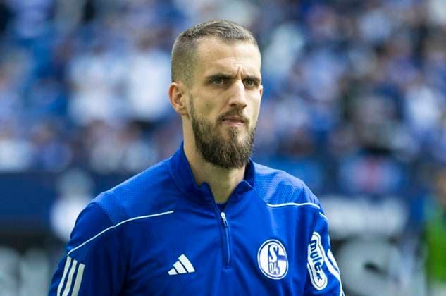 2. Fussball Bundesliga: FC Schalke 04 - Karlsruher SC, 31.03.2024 Dominick Drexler (FC Schalke 04, 24). 2. Fussball-Bundesliga, FC Schalke 04 - Karlsruher SC, 27. Spieltag, am 31.03.2024, Veltins-Arena, Gelsenkirchen DFL regulations prohibit any use of photographs as image sequences and or quasi-video *** 2 Soccer Bundesliga FC Schalke 04 Karlsruher SC, 31 03 2024 Dominick Drexler FC Schalke 04, 24 2 Soccer Bundesliga, FC Schalke 04 Karlsruher SC, 27 Matchday, on 31 03 2024, Veltins Arena, Gelsenkirchen DFL regulations prohibit any use of photographs as image sequences and or quasi video Copyright: xBEAUTIFULxSPORTS Meuselx