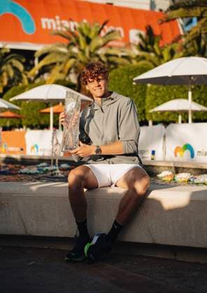 Jannik Sinner, winner of the 2024 Miami Open, showing the trophy at the Hard Rock Stadium, Miami, Florida, USA TENNIS : Finale Hommes - Miami 2024 - Etats Unis - 31 03 2024 JulienNouet TENNISMAJORS 