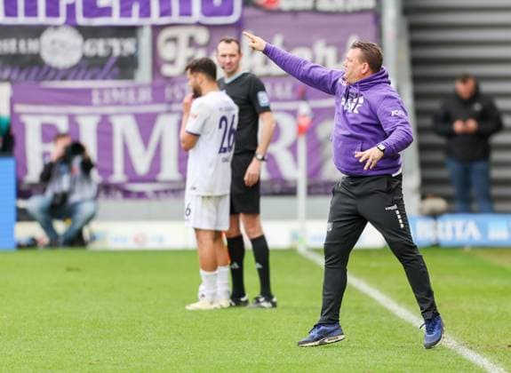 Fussball - 2. BL - SV Wehen Wiesbaden - VfL Osnabrück - 31.03.24, Trainer Uwe Koschinat (Osnabrück), -