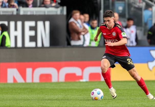Fussball - 2. BL - SV Wehen Wiesbaden - VfL Osnabrück - 31.03.24, John Iredale (SVWW), -