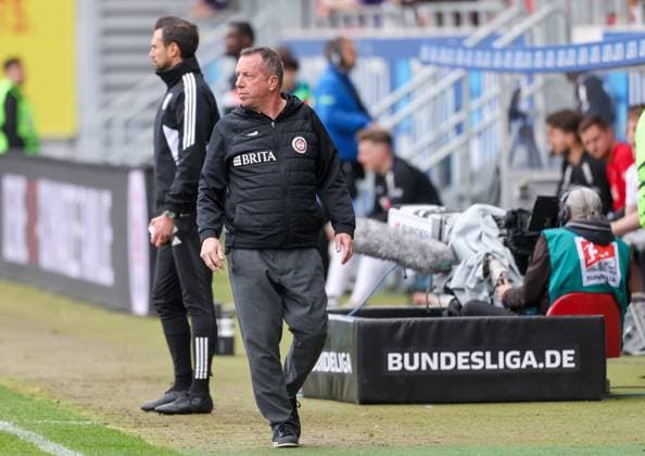 Fussball - 2. BL - SV Wehen Wiesbaden - VfL Osnabrück - 31.03.24, Trainer Markus Kauczinski (SVWW), -