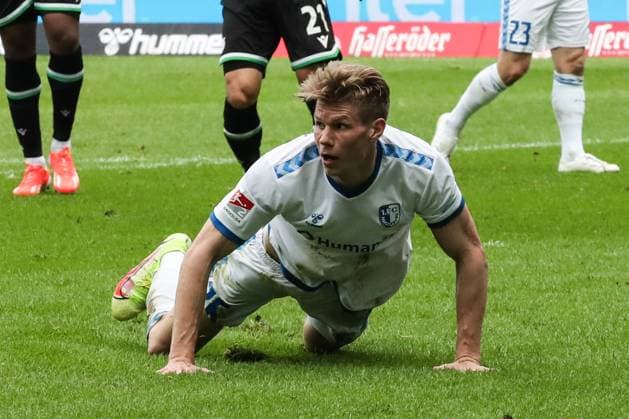 Luca Schuler (1. FC Magdeburg,26) - 2. Fußball Bundesliga Saison 2023-2024 1. FC Magdeburg vs. Hannover 96 in der MDCC Arena in Magdeburg - Aktion,Fußball,Mann,Männer,Deutschland,31.03.2024