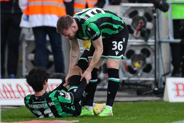 Torjubel - Torschütze Sei Muroya (Hannover 96,21) trifft zum 0-2 mit Cedric Teuchert (Hannover 96,36) - 2. Fußball Bundesliga Saison 2023-2024 1. FC Magdeburg vs. Hannover 96 in der MDCC Arena in Magdeburg - Aktion,Fußball,Mann,Männer,Deutschland,31.03.2024