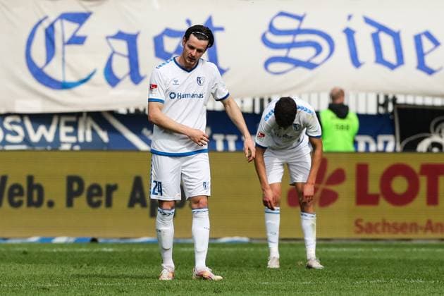 Jean Hugonet (l.,1. FC Magdeburg,24) und Daniel Elfadli (1. FC Magdeburg,6) - 2. Fußball Bundesliga Saison 2023-2024 1. FC Magdeburg vs. Hannover 96 in der MDCC Arena in Magdeburg - Aktion,Fußball,Mann,Männer,Deutschland,31.03.2024