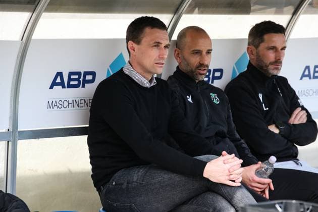 Sportdirektor Marcus Mann (Hannover 96), Teammanager Fabio Morena (Hannover 96), Trainer Stefan Leitl (Hannover 96) - 2. Fußball Bundesliga Saison 2023-2024 1. FC Magdeburg vs. Hannover 96 in der MDCC Arena in Magdeburg - Fußball,Mann,Männer,Deutschland,31.03.2024