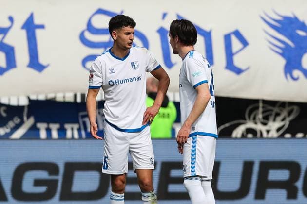 Daniel Elfadli (l.,1. FC Magdeburg,6) mit Jean Hugonet (1. FC Magdeburg,24) - 2. Fußball Bundesliga Saison 2023-2024 1. FC Magdeburg vs. Hannover 96 in der MDCC Arena in Magdeburg - Aktion,Fußball,Mann,Männer,Deutschland,31.03.2024