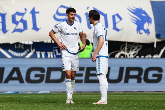 Daniel Elfadli (l.,1. FC Magdeburg,6) mit Jean Hugonet (1. FC Magdeburg,24) - 2. Fußball Bundesliga Saison 2023-2024 1. FC Magdeburg vs. Hannover 96 in der MDCC Arena in Magdeburg - Aktion,Fußball,Mann,Männer,Deutschland,31.03.2024