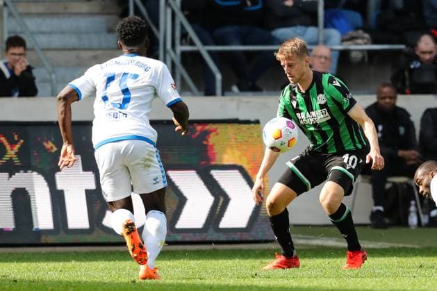 Sebastian Ernst (Hannover 96,10) gegen Daniel Heber (1. FC Magdeburg,15) - 2. Fußball Bundesliga Saison 2023-2024 1. FC Magdeburg vs. Hannover 96 in der MDCC Arena in Magdeburg - Aktion,Fußball,Mann,Männer,Deutschland,31.03.2024