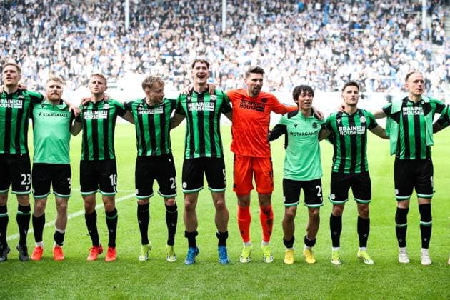 v.l. Marcel Halstenberg (Hannover 96,23), Andreas Voglsammer (Hannover 96,32), Sebastian Ernst (Hannover 96,10), Jannik Dehm (Hannover 96,20), Phil Neumann (Hannover 96,5), Torwart Ron Robert Zieler (Hannover 96,1), Sei Muroya (Hannover 96,21), Enzo Leopold (Hannover 96,8), Havard Nielsen (Hannover 96,16) - 2. Fußball Bundesliga Saison 2023-2024 1. FC Magdeburg vs. Hannover 96 in der MDCC Arena in Magdeburg - Aktion,Fußball,Mann,Männer,Deutschland,31.03.2024