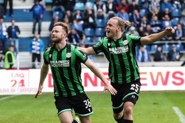 Torjubel - Torschütze Cedric Teuchert (Hannover 96,36) trifft zum 0-3 mit Lars Timo Gindorf (Hannover 96,25) - 2. Fußball Bundesliga Saison 2023-2024 1. FC Magdeburg vs. Hannover 96 in der MDCC Arena in Magdeburg - Aktion,Fußball,Mann,Männer,Deutschland,31.03.2024