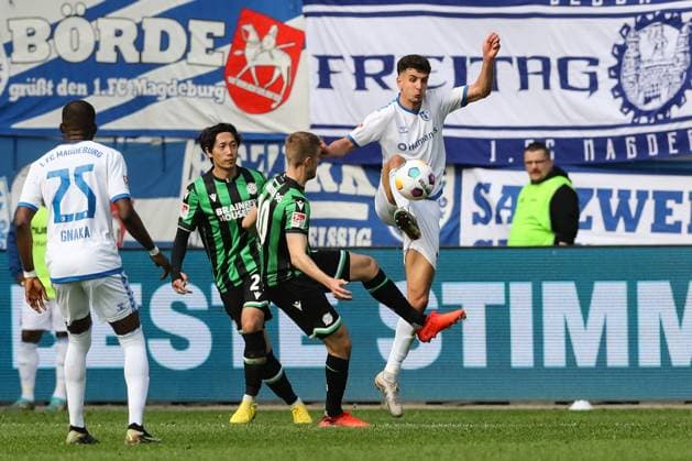 Daniel Elfadli (1. FC Magdeburg,6) gegen Sebastian Ernst (Hannover 96,10) - 2. Fußball Bundesliga Saison 2023-2024 1. FC Magdeburg vs. Hannover 96 in der MDCC Arena in Magdeburg - Aktion,Fußball,Mann,Männer,Deutschland,31.03.2024