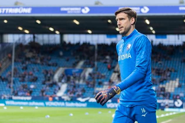 1. Fußball Bundesliga: VfL Bochum - SV Darmstadt 98; 31.03.2024 Andreas Luthe (VfL Bochum, 16). 1. Fußball Bundesliga, VfL Bochum - SV Darmstadt 98, Bundesliga, 27. Spieltag, am 31.03.2024, Vonovia-Ruhrstadion, Bochum DFL regulations prohibit any use of photographs as image sequences and or quasi-video Copyright: xBEAUTIFULxSPORTS Meuselx