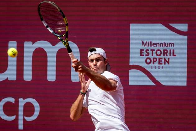 Maximilian Marterer v Dominic Thiem - Millennium Estoril Open 2024 Maximilian Marterer from Germany competes against Dominic Thiem from Austria during the Millennium Estoril Open ATP, Tennis Herren 250 tennis tournament at Estoril Tennis Club, Estoril, Portugal on April 1, 2024. Lisbon Portugal  Copyright: xNunoxCruzx originalFilename:cruz-maximili240401_npnon.jpg