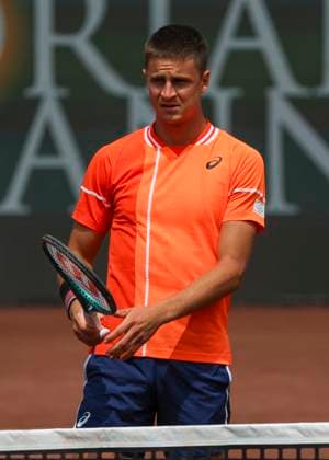 HOUSTON, TX - APRIL 01: Duje Ajdukovic (CRO) waits for serving instructions from the referee during the US Clay Court Championship at River Oaks Country Club on April 1, 2024 in Houston, Texas. (Photo by Leslie Plaza Johnson Icon Sportswire) TENNIS: APR 01 US Clay Court Championships EDITORIAL USE ONLY Icon240401005