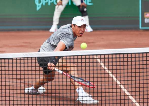 HOUSTON, TX - APRIL 01: Brandon Nakashima (USA) in action during the US Clay Court Championship at River Oaks Country Club on April 1, 2024 in Houston, Texas. (Photo by Leslie Plaza Johnson Icon Sportswire) TENNIS: APR 01 US Clay Court Championships EDITORIAL USE ONLY Icon240401018