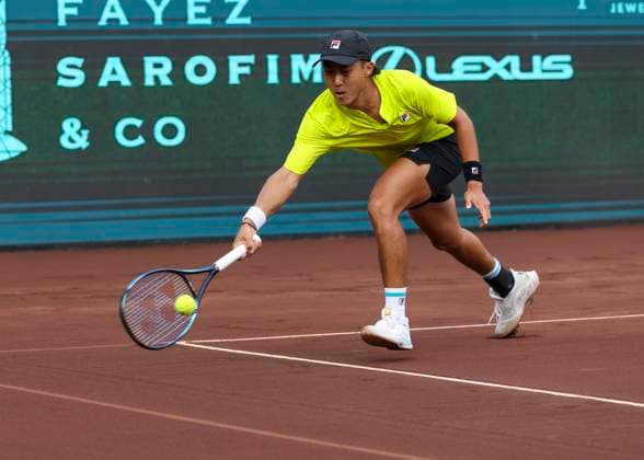 HOUSTON, TX - APRIL 01: Rinky Hijikata (AUS) in action during the US Clay Court Championship at River Oaks Country Club on April 1, 2024 in Houston, Texas. (Photo by Leslie Plaza Johnson Icon Sportswire) TENNIS: APR 01 US Clay Court Championships EDITORIAL USE ONLY Icon240401078